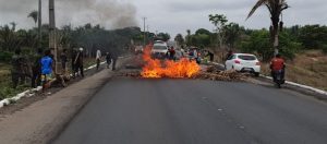 Indígenas interditam trecho da BR-316 em protesto contra o Marco Temporal