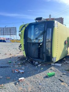 Passageiros ficam feridos em grave acidente entre ônibus e caminhão em São Luís