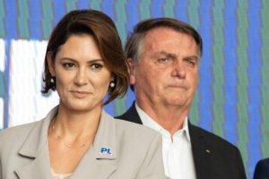 Após negativa do STF, Bolsonaro diz que Michelle irá representá-lo na posse de Trump nos EUA