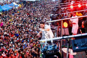 Wesley Safadão, Durval Lelys e Zé Vaqueiro levam cerca de 700 mil pessoas para o Circuito Vem Pro Mar