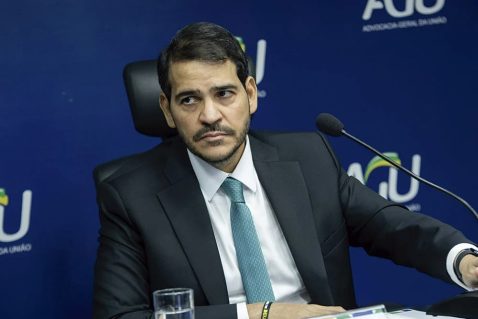 AGU aciona STF e pede ações urgentes contra desinformação e violência nas redes sociais