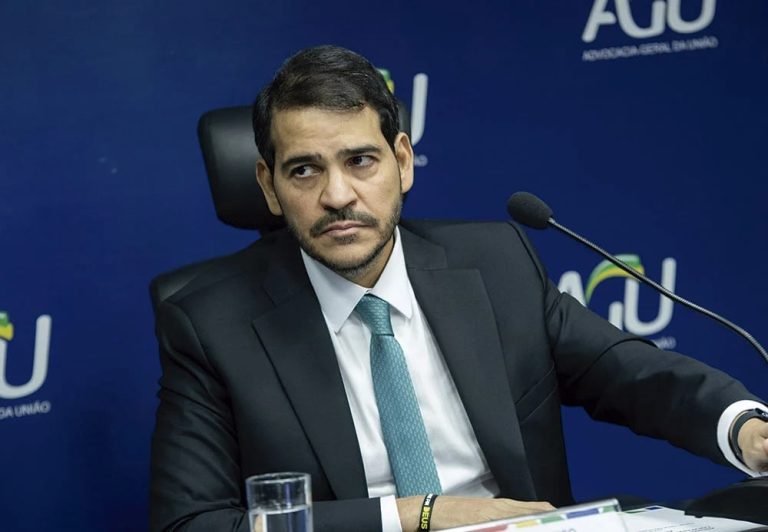 AGU aciona STF e pede ações urgentes contra desinformação e violência nas redes sociais