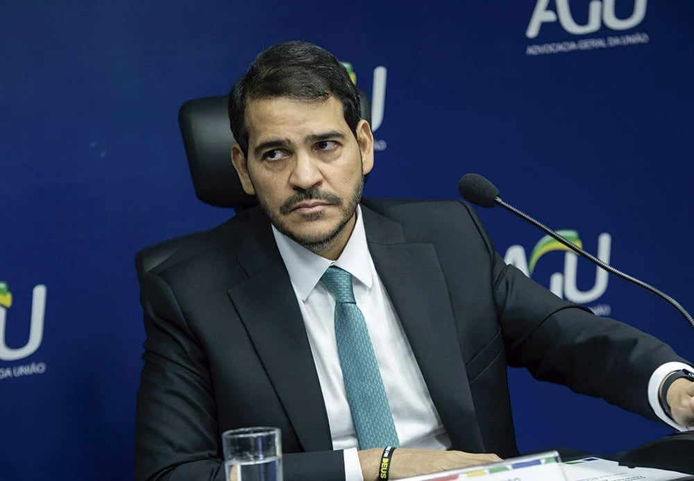 AGU aciona STF e pede ações urgentes contra desinformação e violência nas redes sociais