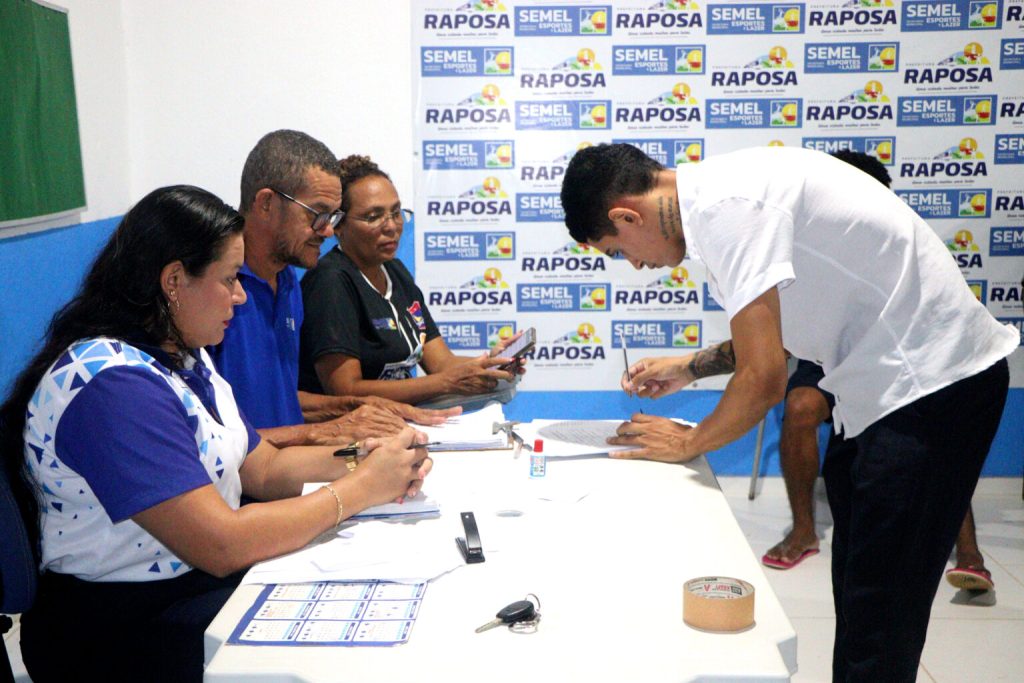 Prefeitura de Raposa  promove reunião com clubes para organizar o Campeonato Raposense 2025, que terá a maior premiação da história