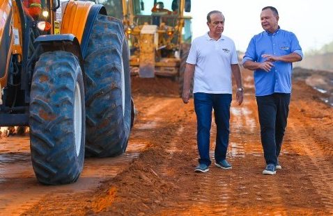 Brandão vistoria obras do segundo trecho da Avenida Metropolitana, que já está em fase de terraplanagem Brandão vistoria obras do segundo trecho da Avenida Metropolitana, que já está em fase de terraplanagem