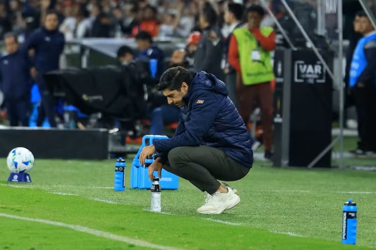 Palmeiras sofre pior derrota em 30 anos na Libertadores e precisa de virada inédita para ir à final