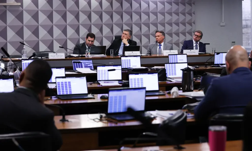 CPMI do INSS aprova convocação do governador de Minas Gerais